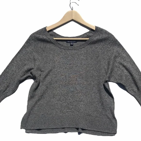 3/$25🍾🍾American Eagle Light Weight Gray 3/4 Sleeve Sweater - Picture 2 of 8